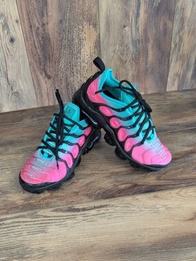 Nike Women's Pink Blast Clear Jade Air VaporMax Plus 8      F228